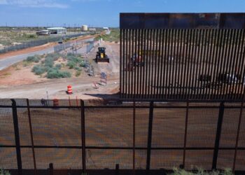 Activistas: EE.UU. vuelve más hostil muro fronterizo con México al reforzar su seguridad