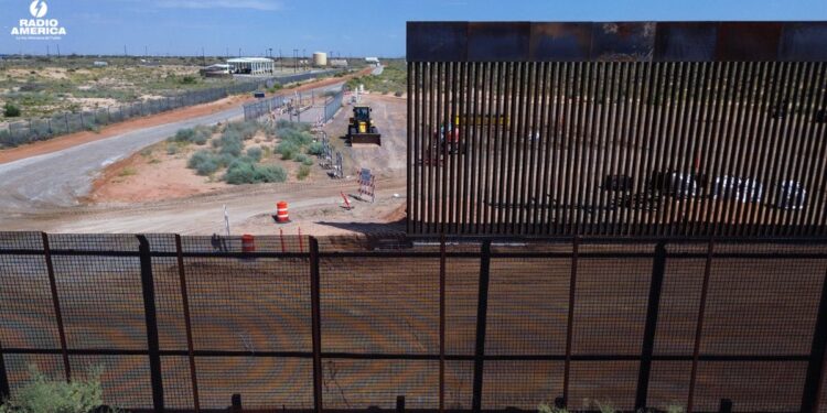 Activistas: EE.UU. vuelve más hostil muro fronterizo con México al reforzar su seguridad
