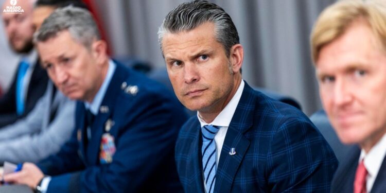 "Maduro tiene muchas decisiones que tomar", advierte Hegseth, secretario de Guerra de EEUU