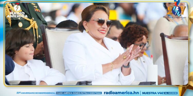 La presidenta Castro dice que la independencia se defiende con dignidad y coraje