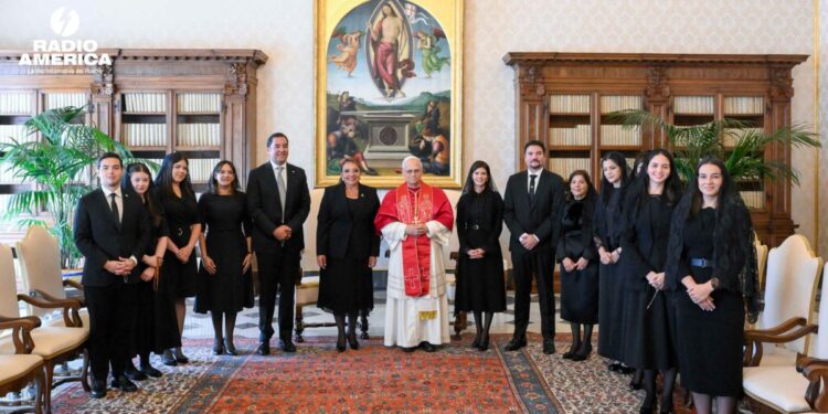 Xiomara Castro se reúne con León XIV y trata la situación social regional en el Vaticano