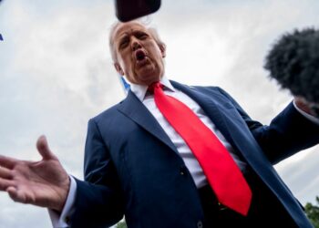 Trump demanda al The New York Times, cuatro reporteros y una editorial por 15.000 millones de dólares