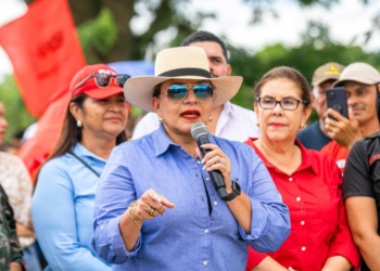 Presidenta supervisa obra de L mil 875 millones en Olancho