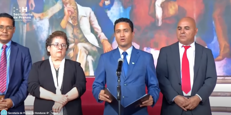 Ministro_radioamérica jpg