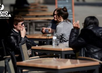 España está más cerca de prohibir fumar en terrazas o piscinas