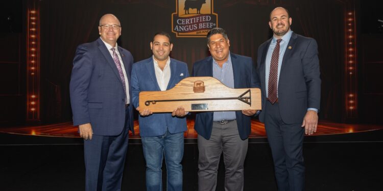 Supermercados La Colonia recibe reconocimiento internacional en la Certified Angus Beef® Annual Conference 2025
