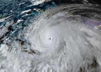 El huracán Melissa avanza hacia Jamaica con vientos "catastróficos" de más de 280km/h