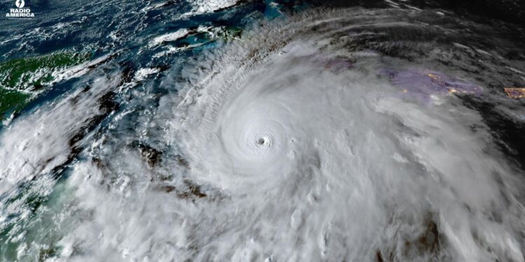 El huracán Melissa avanza hacia Jamaica con vientos "catastróficos" de más de 280km/h
