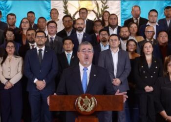 El presidente de Guatemala afirma que se busca llevar un golpe de Estado en su contra