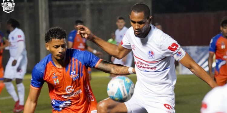 Olimpia sigue firme en el liderato del Apertura hondureño, con Marathón al acecho