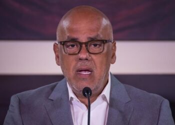 Venezuela alerta a EEUU de plan para poner "explosivos letales" en su embajada en Caracas