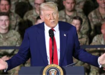 Trump pide cárcel para alcalde de Chicago y gobernador de Illinois por "no proteger a ICE"