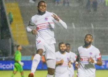Olimpia empata en el último minuto ante Motagua y sigue líder en Honduras