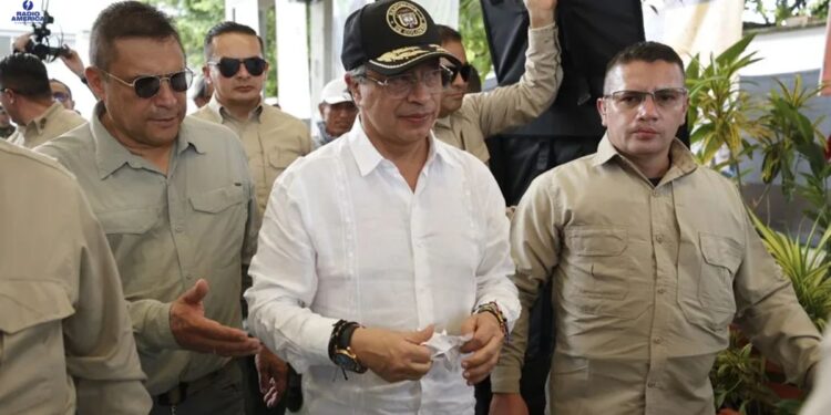 Petro urge a la Fiscalía a actuar ante ataque de EE.UU. a supuesta narcolancha colombiana