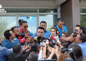 Consejera Cossette López presenta recurso de amparo ante la CSJ