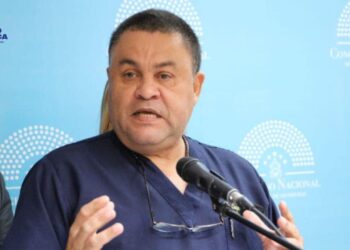 Diputado Carlos Umaña arremete contra presidente Luis Redondo