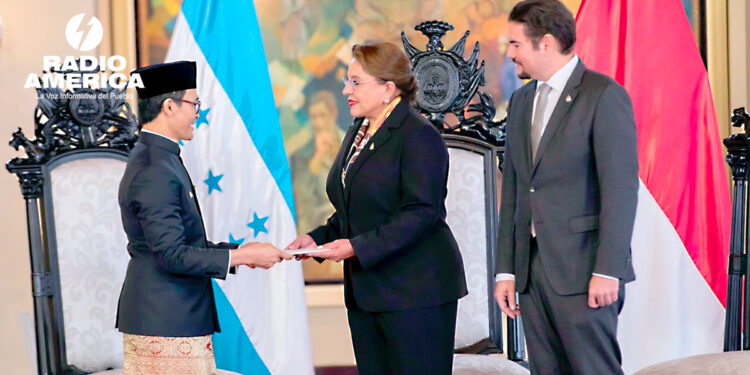 Xiomara Castro_radioamérica jpg