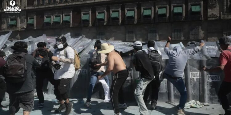Marcha de ‘Generación Z’ en México deja veinte civiles y más de cien policías heridos