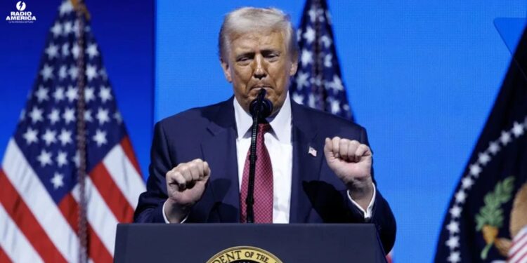 Más de un tercio de los votantes latinos de Trump se arrepienten, según encuesta