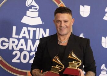 Alejandro Sanz prepara un musical y estrena disco «con la ilusión recuperada» 21 noviembre 2025