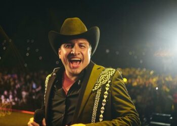 El cantante Julión Álvarez desmiente la detención de su piloto privado en Honduras