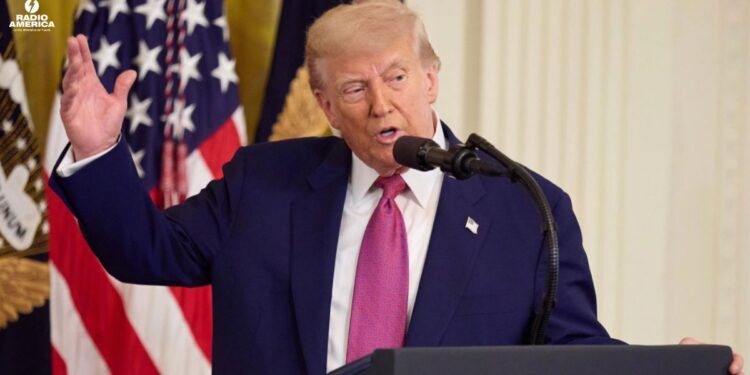 Trump dice que la inmigración es la principal causa de disfunción social de EE.UU.