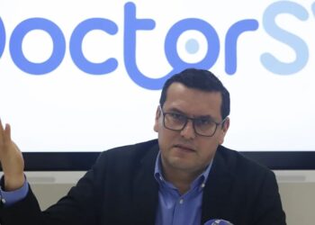 El Salvador impulsa su "inédito" proyecto de salud con una aplicación apoyada con IA