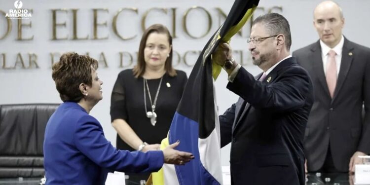 Inédito roce entre el Tribunal Electoral y el presidente marcan el inicio de la campaña electoral en Costa Rica