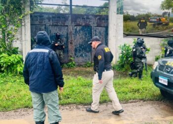 Por posibles indicios de precursores químicos enterrados en la zona, MP inspecciona propiedad de Magdaleno Meza