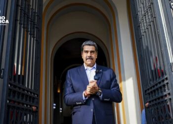 Maduro dice que aviones vinculados al narcotráfico volaron a Venezuela en medio del despliegue de EE.UU.