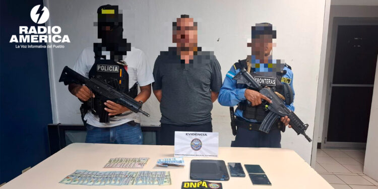 Policías_radioamérica jpg