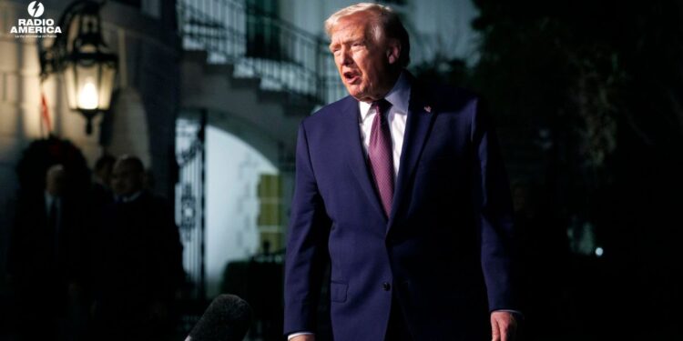 Trump "no tiene que ver" en el retiro de fotos publicadas en caso Epstein, según Justicia