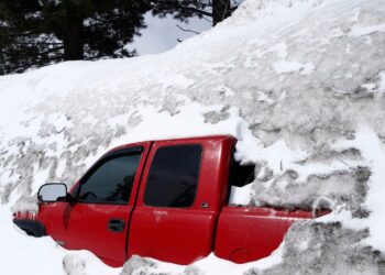 California declara el estado de emergencia en varios condados por fuerte tormenta invernal