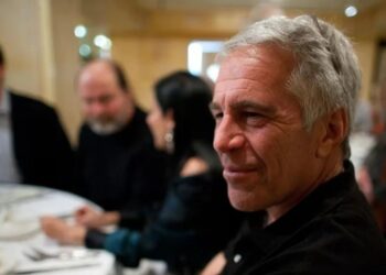 Epstein no estaba bien vigilado en prisión, según nuevos documentos sobre su muerte