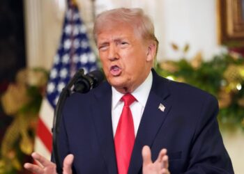 Trump dice que no descarta una guerra con Venezuela