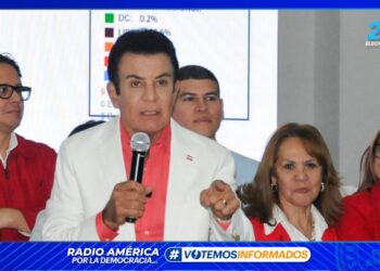 Nasralla, segundo en el conteo inicial en Honduras, "optimista" ante el resultado final