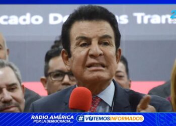 Presidenciable Salvador Nasralla denuncia "cambio de datos" en conteo de votos en Honduras