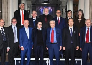 La ceremonia de los Nobel en Estocolmo tendrá 12 hombres y 1 sola mujer sobre el escenario