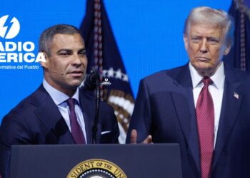 Miami elige el martes nuevo alcalde entre demócrata y exjefe migratorio apoyado por Trump