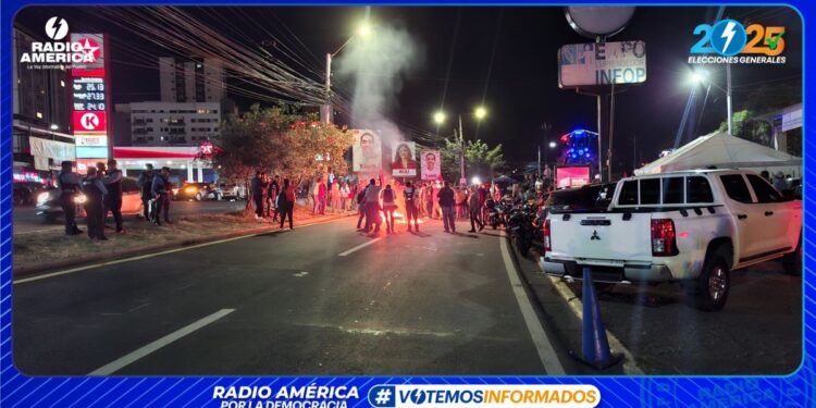 Gobernante Partido Libre protesta en rechazo a resultados de las elecciones