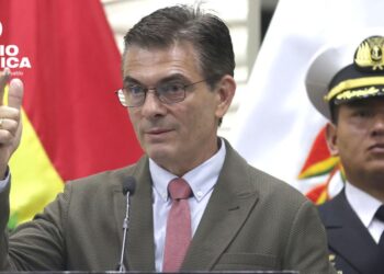 El presidente Rodrigo Paz sube un 20 % el salario mínimo en Bolivia
