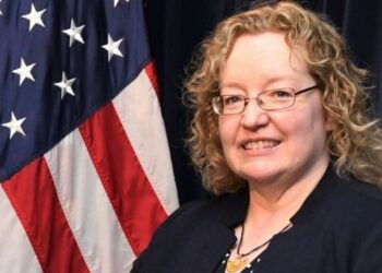 Diplomática de EEUU reafirma compromiso de Washington con Honduras tras reunión con Asfura