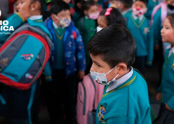 Bolivia prohíbe uso de teléfonos móviles a escolares y docentes dentro de las aulas