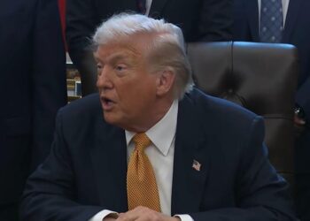 Trump presenta paquete de nuevas políticas sanitarias para sustituir subsidios a Obamacare