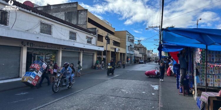 Guatemala vive su primer día en estado de sitio y recuerda a nueve policías asesinados