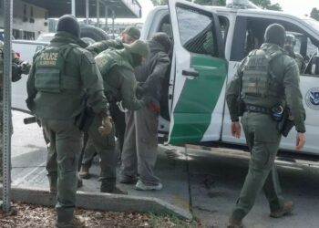 Muere una mujer por disparos de agentes migratorios de EE.UU. en Minnesota