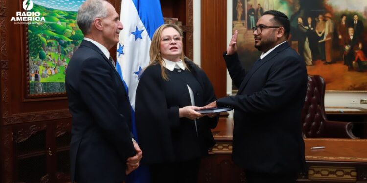 Gobierno juramenta nuevos titulares para fortalecer gestión publica