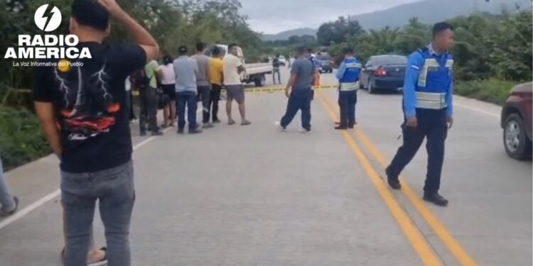 Cuatro miembros de una familia mueren en colisión entre camión y motocicleta en Honduras