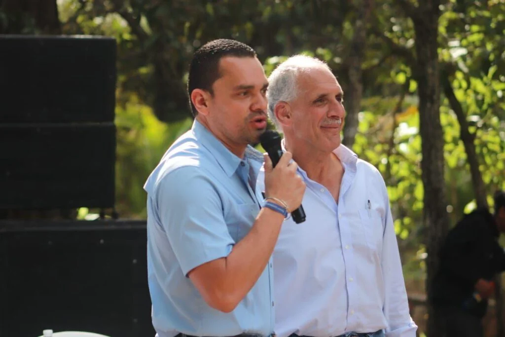 Tomás Zambrano y el presidente electo, Nasry Asfura.