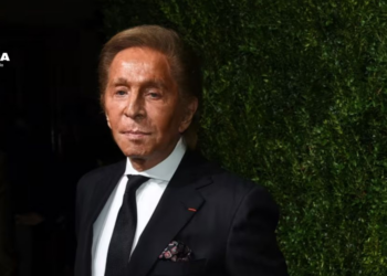El diseñador italiano Valentino muere en Roma a los 93 años
